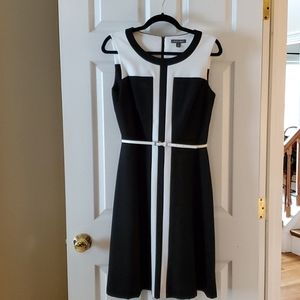 Roz & Ali black knee length dress with white trim